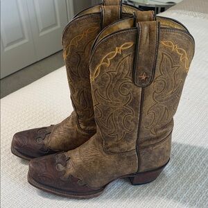 Tony Lama two tone leather cowboy boots size 6.5B